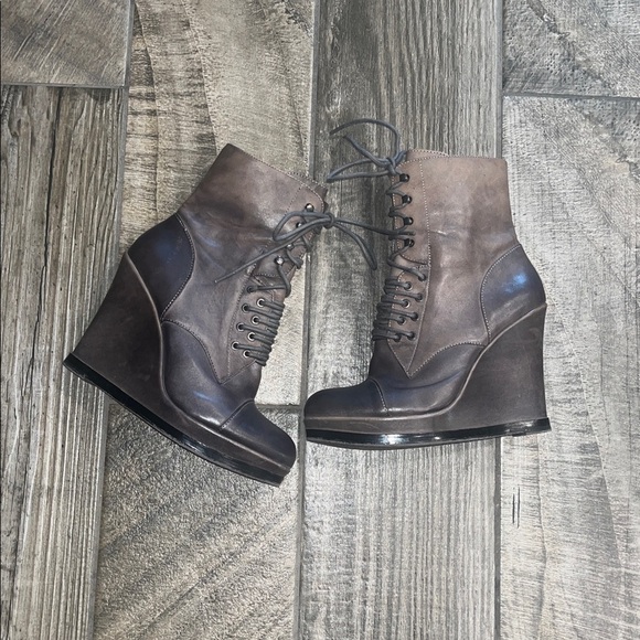 Vince Camuto Brown leather Lace-Up 4.5”Wedge Boots w/ 1” platform. - Picture 1 of 8